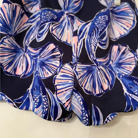 Lilly Pulitzer Blue and White Shorts - Picture 4 of 7